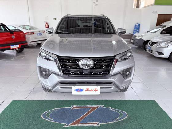TOYOTA HILUX SW4 2.8 D-4D TURBO DIESEL SRX 7L 4X4 AUTOMÁTICO